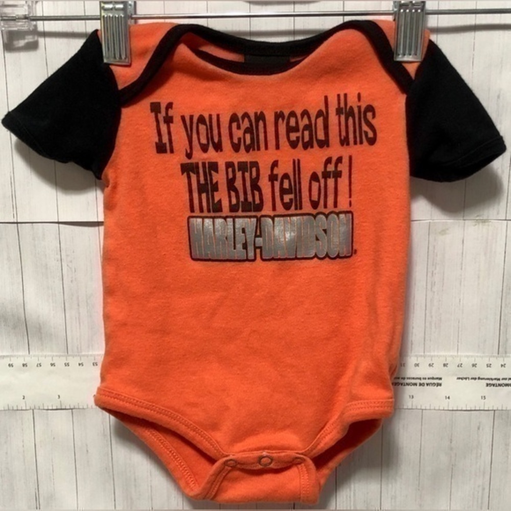 ☄️Harley-Davidson Baby Onesie "The Bib Fell Off" Orange/Black [Size: 3/6 M]